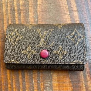 LOUIS VUITTON  6 KEY HOLDER